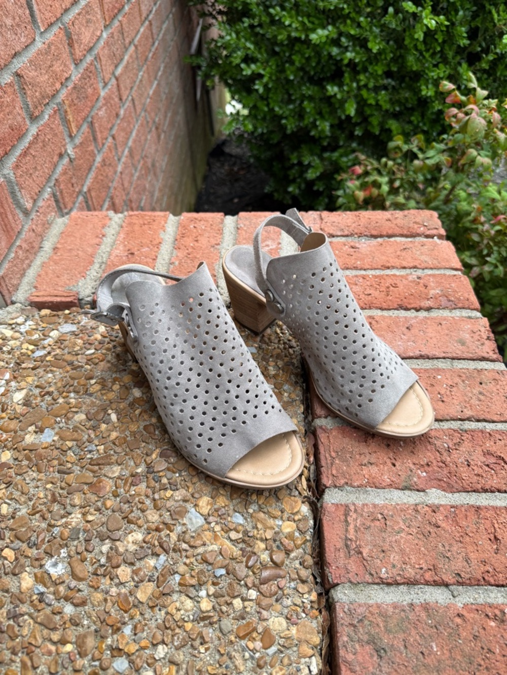Sophia Milano Gray Suede Slingback Sandals Size 8 Peep Toe Block Heel Perforated